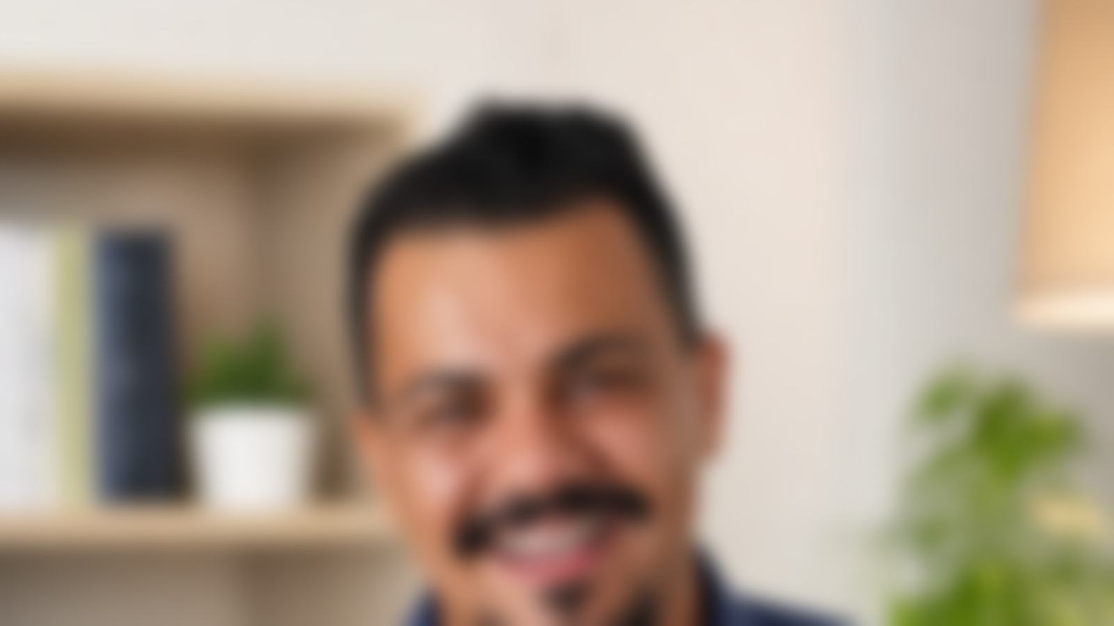 Consultório de psicologia em Divinópolis, com poltronas e iluminação natural